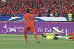 华体会-队员情绪失控，导致比赛失利