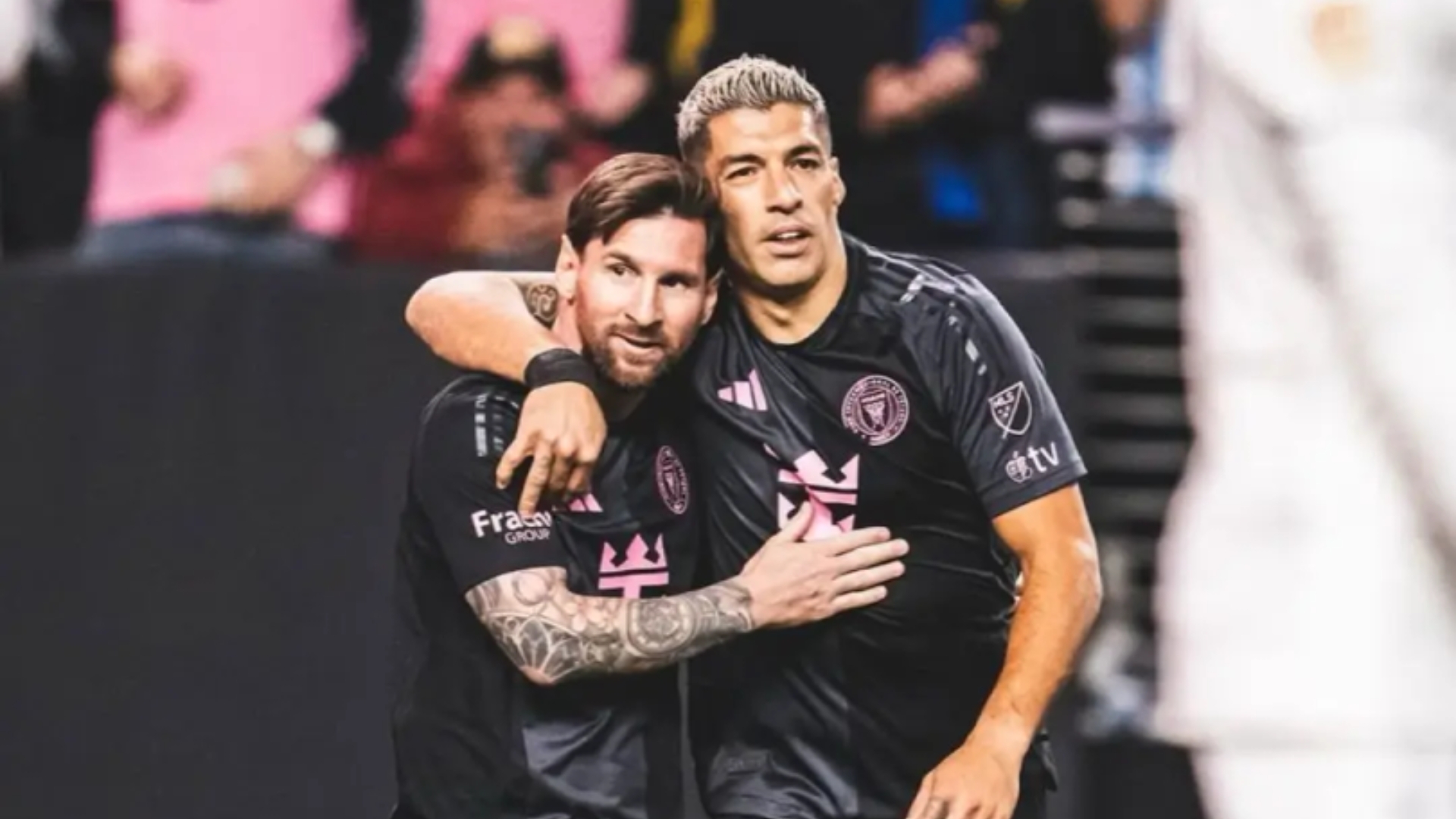 梅罗重拳击败萨圭尼,斩获胜利战利品 梅罗重拳击败萨圭尼,斩获胜利战利品