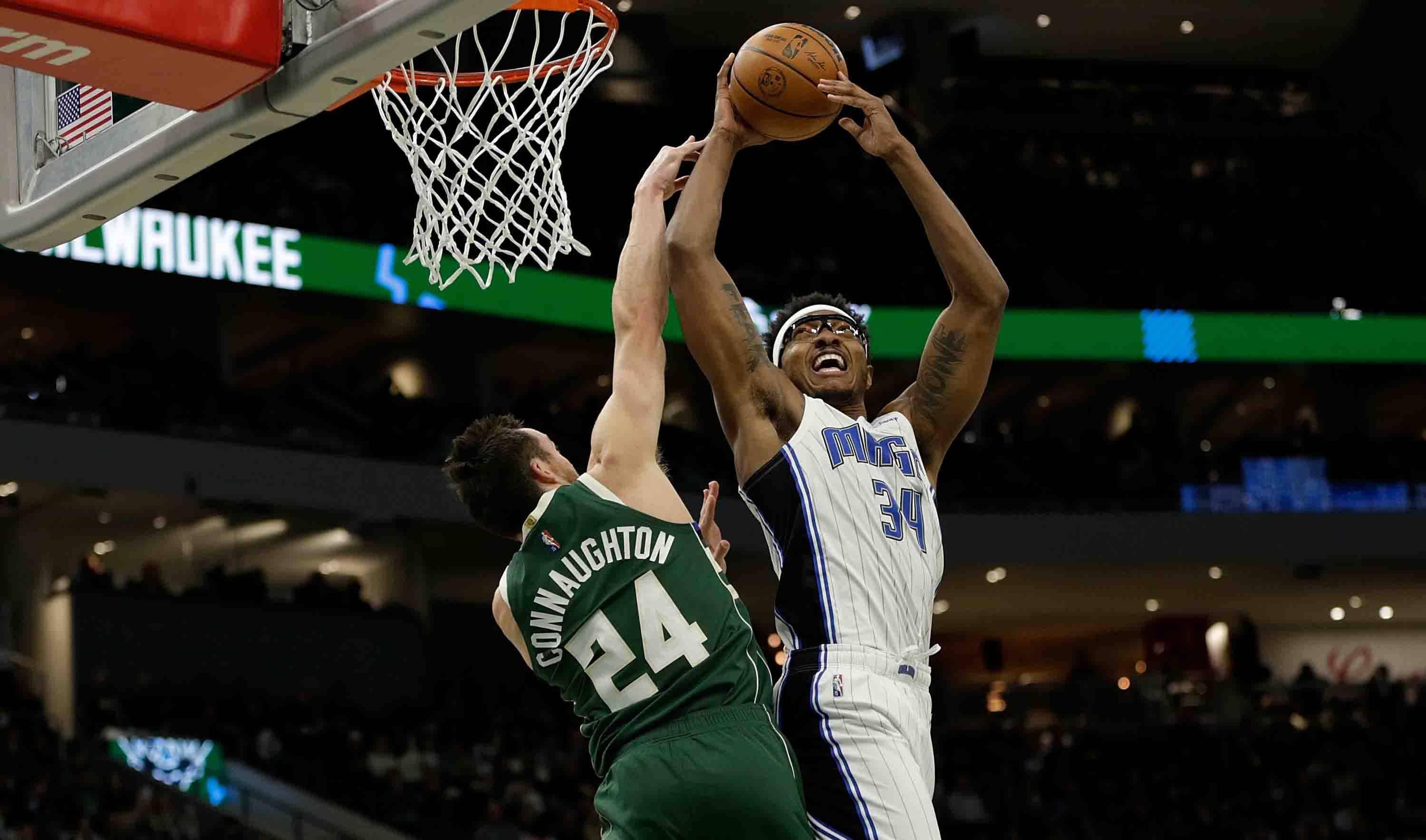 里昂客场完胜，继续保持领先位置