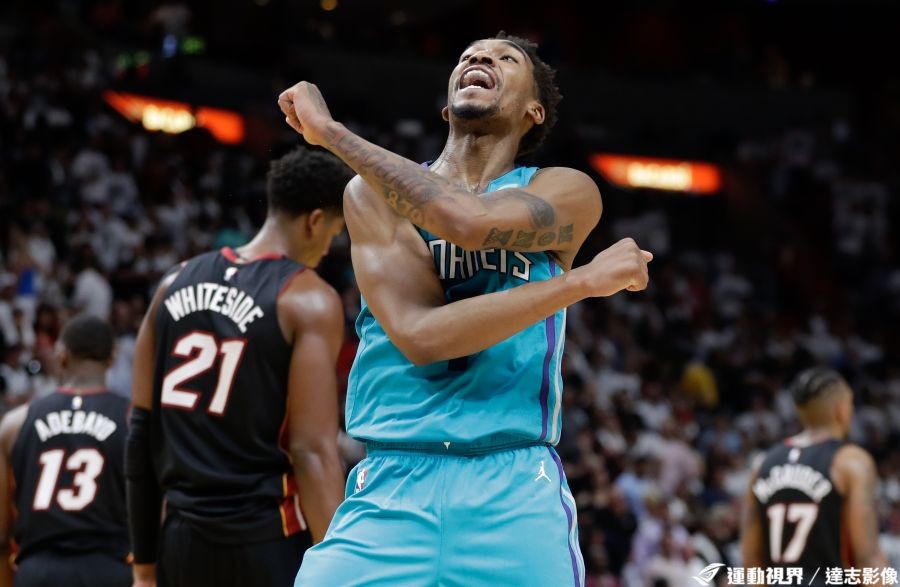 尼克斩获黄蜂，伍德创造10+次助攻