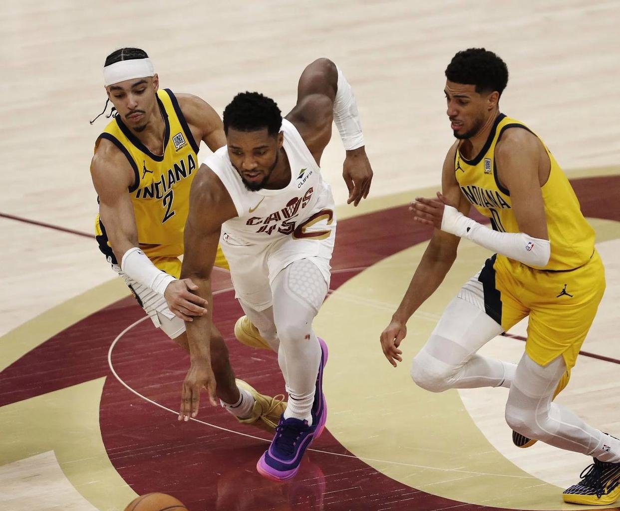 篮网不敌爵士，米切尔砍下30分