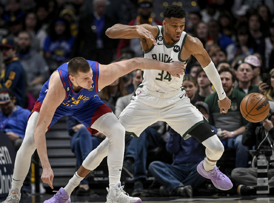 雄狮客场战胜快船，领跑西部