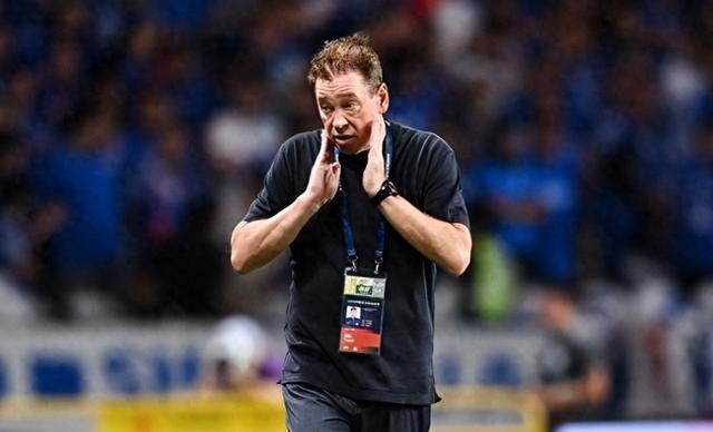 球队主帅因战术问题遭遇批评