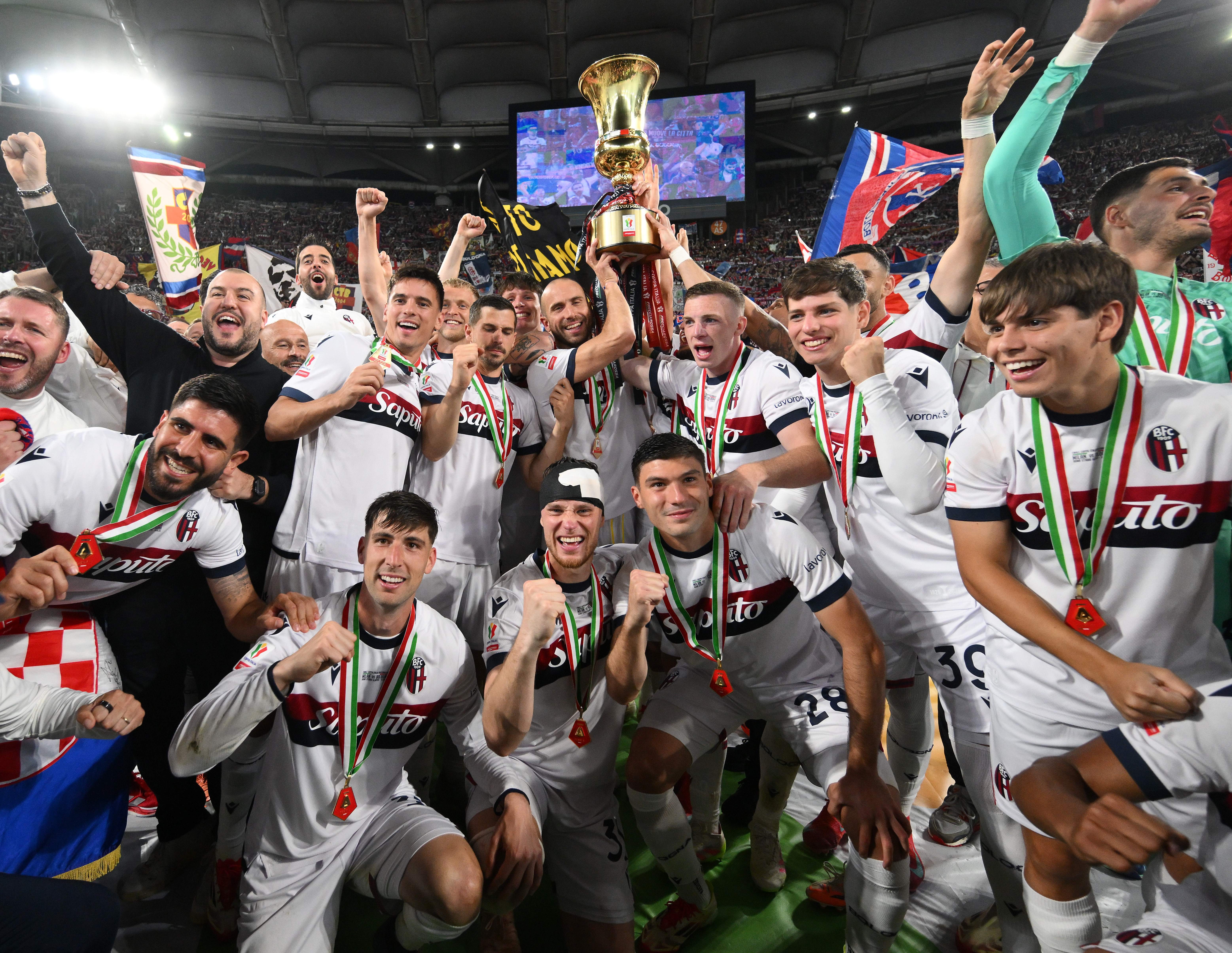 罗马尼亚队在比赛中取得胜利,成功晋级 罗马尼亚队在比赛中取得胜利,成功晋级