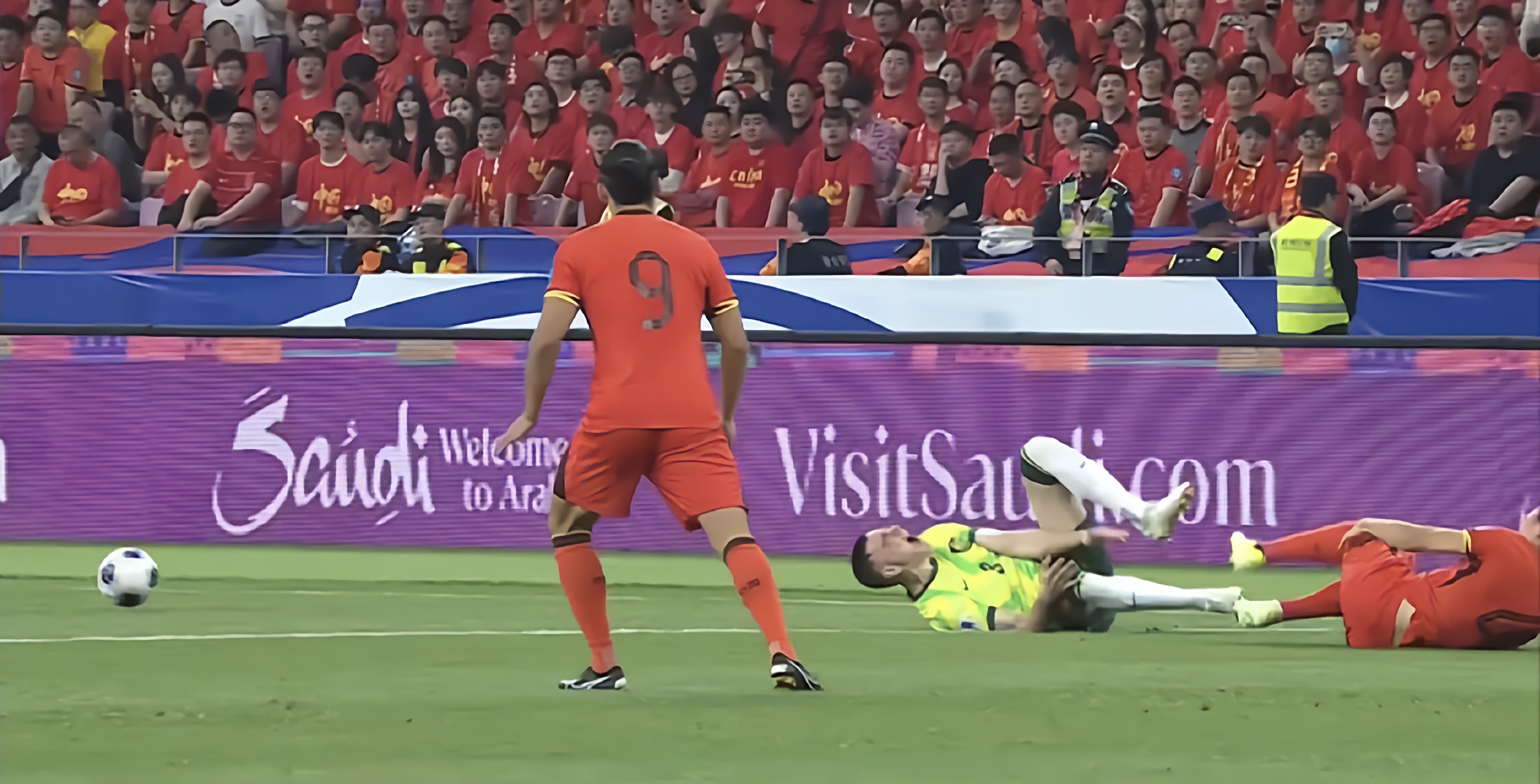 队员情绪失控，导致比赛失利