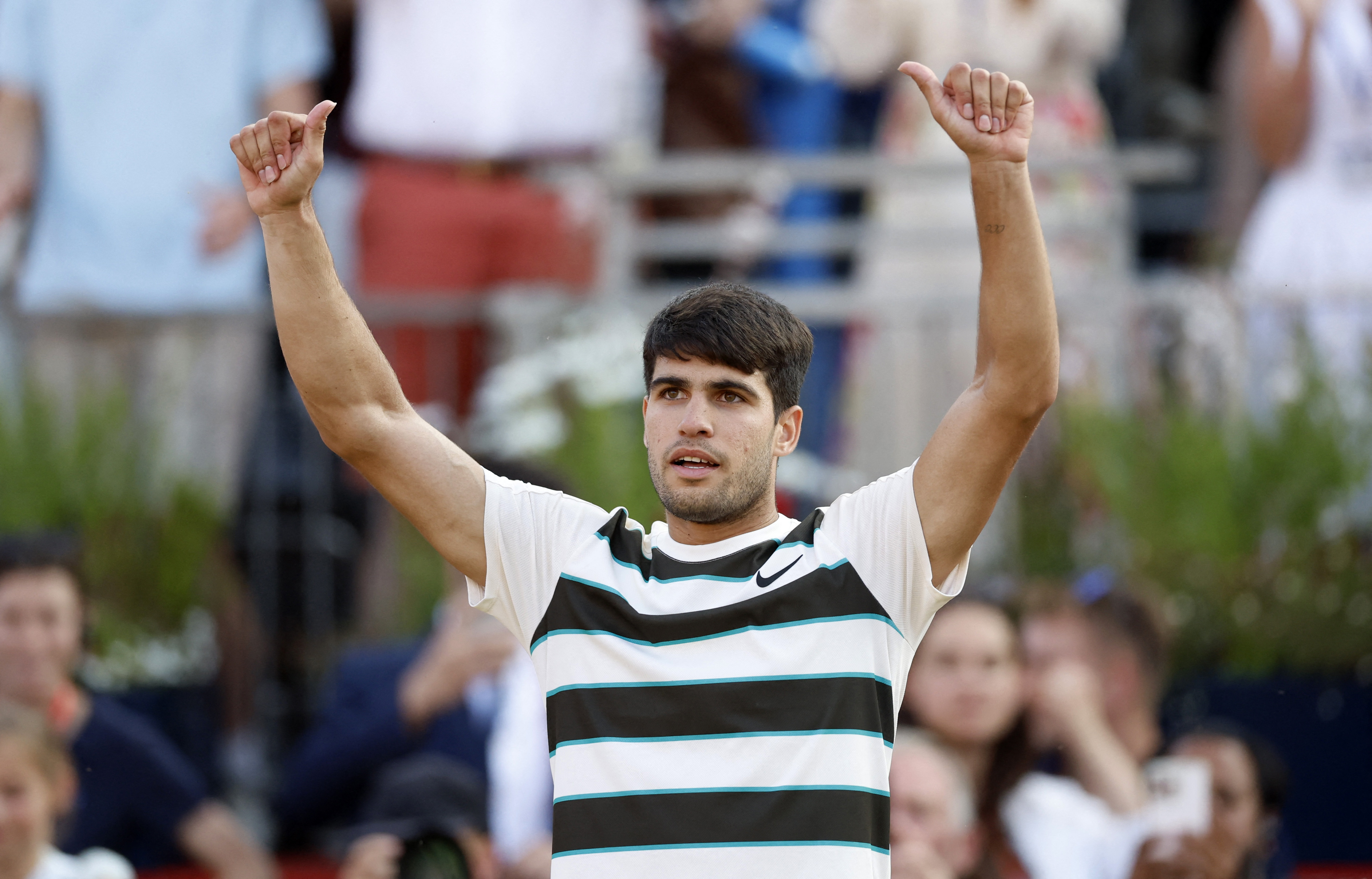 意大利网球队爆冷世界网球队，阿尔卡拉斯送出助攻