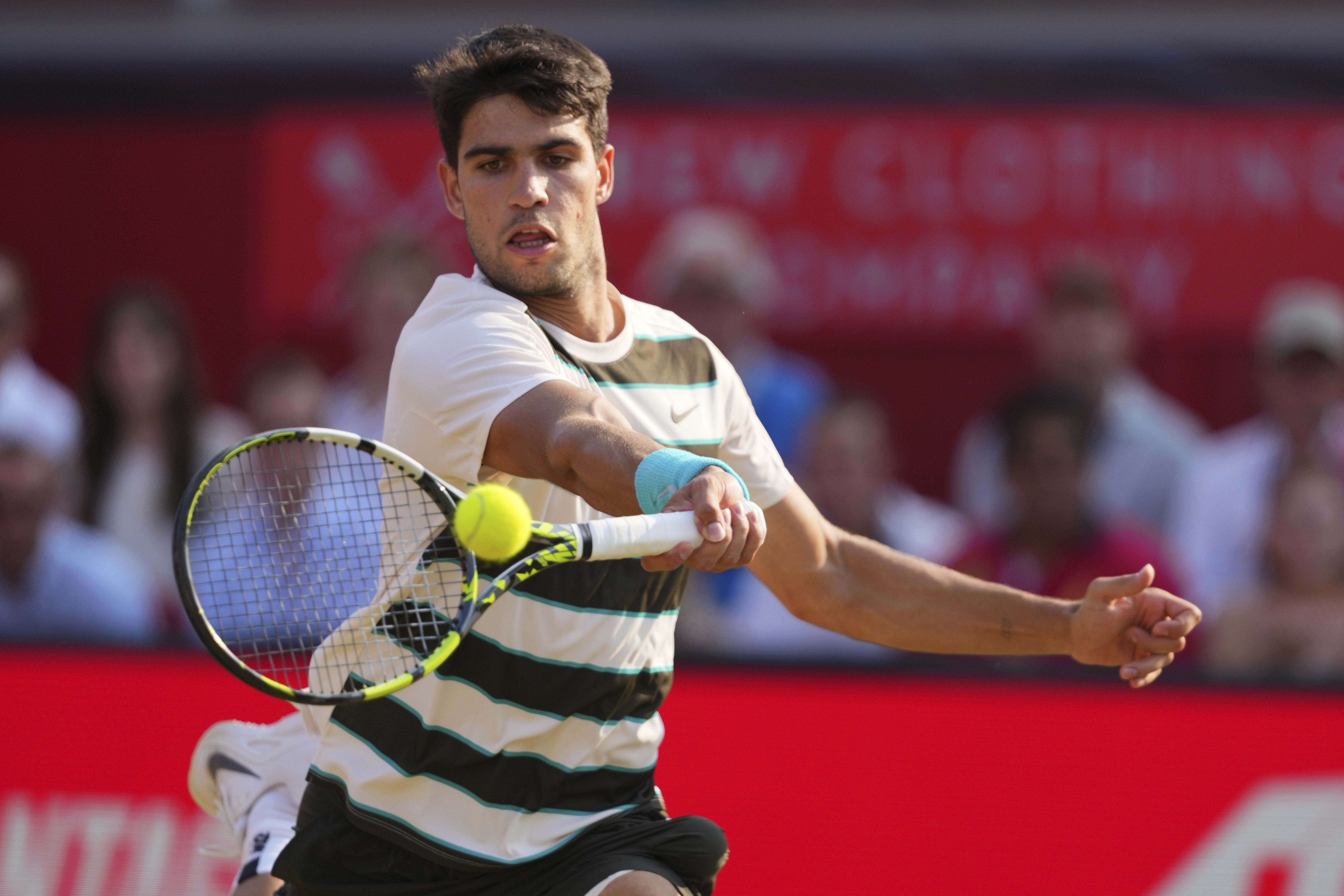 意大利网球队爆冷世界网球队，阿尔卡拉斯送出助攻